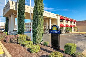 Days Inn by Wyndham Market Center Dallas Love Field