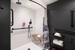 MOXY Memphis Downtown