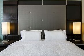 Hampton Inn & Suites by Hilton Calgary-Airport