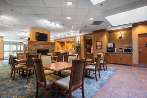 Econo Lodge Inn & Suites University