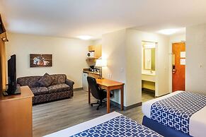 Econo Lodge Inn & Suites University