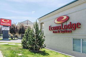 Econo Lodge Inn & Suites University