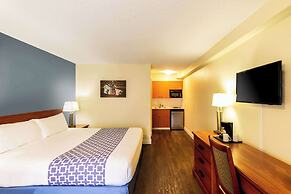 Econo Lodge Inn & Suites University