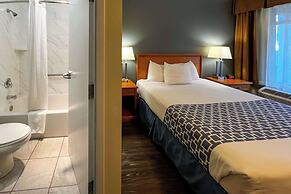 Econo Lodge Inn & Suites University