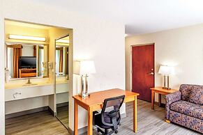 Econo Lodge Inn & Suites University