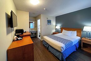 Econo Lodge Inn & Suites University