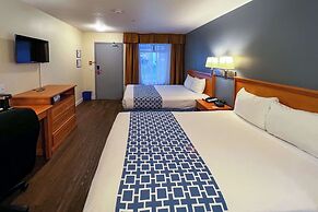 Econo Lodge Inn & Suites University