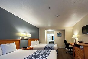 Econo Lodge Inn & Suites University