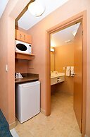 Econo Lodge Inn & Suites University