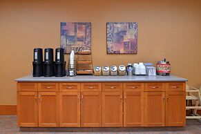 Econo Lodge Inn & Suites University