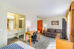 Econo Lodge Inn & Suites University