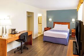 Econo Lodge Inn & Suites University