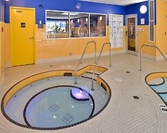 Econo Lodge Inn & Suites University