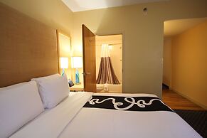 La Quinta Inn & Suites by Wyndham West Palm Beach Airport