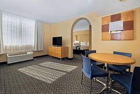 La Quinta Inn & Suites by Wyndham West Palm Beach Airport