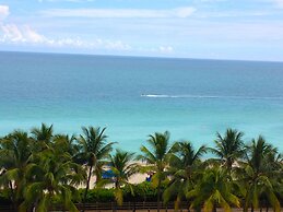Holiday Inn Miami Beach - Oceanfront by IHG