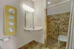 Motel 6 Fresno, CA - Belmont Ave