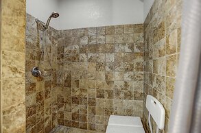 Motel 6 Fresno, CA - Belmont Ave