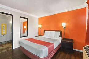 Motel 6 Fresno, CA - Belmont Ave