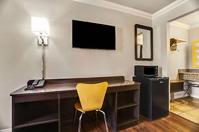 Motel 6 Fresno, CA - Belmont Ave