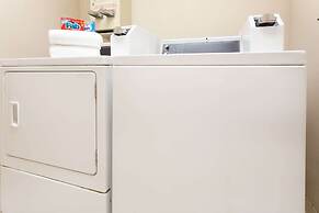 Days Inn by Wyndham Lathrop