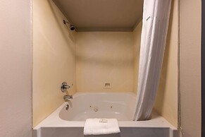 Days Inn by Wyndham Lathrop