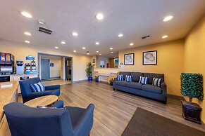 Days Inn by Wyndham Lathrop