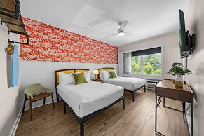 Greenview Hotel by Lowkl