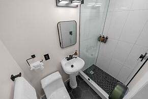 Greenview Hotel by Lowkl