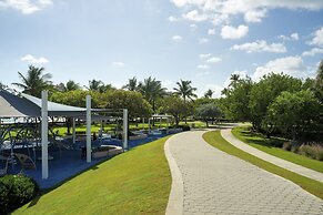 Greenview Hotel by Lowkl