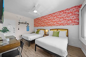 Greenview Hotel by Lowkl