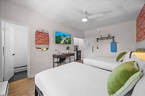 Greenview Hotel by Lowkl