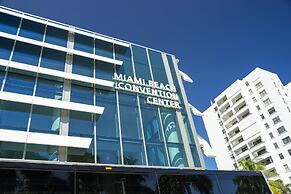 Greenview Hotel by Lowkl