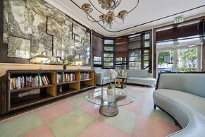 Greenview Hotel by Lowkl