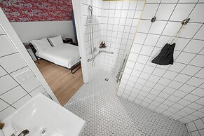 Greenview Hotel by Lowkl