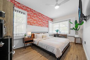 Greenview Hotel by Lowkl