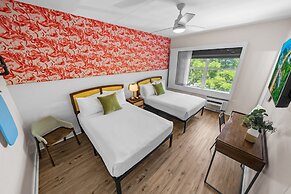 Greenview Hotel by Lowkl