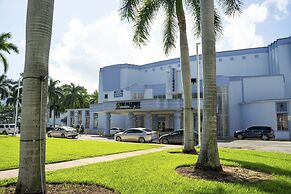 Greenview Hotel by Lowkl