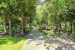 Greenview Hotel by Lowkl