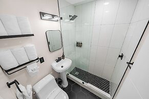 Greenview Hotel by Lowkl