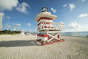 Greenview Hotel by Lowkl