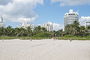 Greenview Hotel by Lowkl