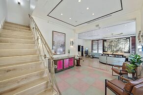 Greenview Hotel by Lowkl