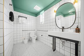 Greenview Hotel by Lowkl