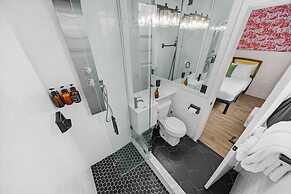 Greenview Hotel by Lowkl