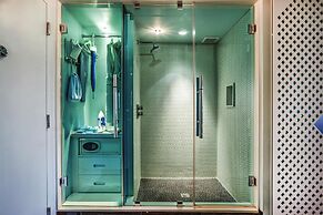 Dream South Beach, by Hyatt