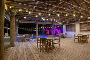 Best Western Navarre Waterfront