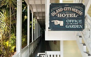 Island City House Hotel