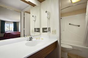 Days Inn by Wyndham Gilroy