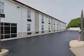 Belmont Inn & Suites